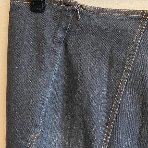 Chic Black Floral Embroidered Skirt - Picture 4 of 11